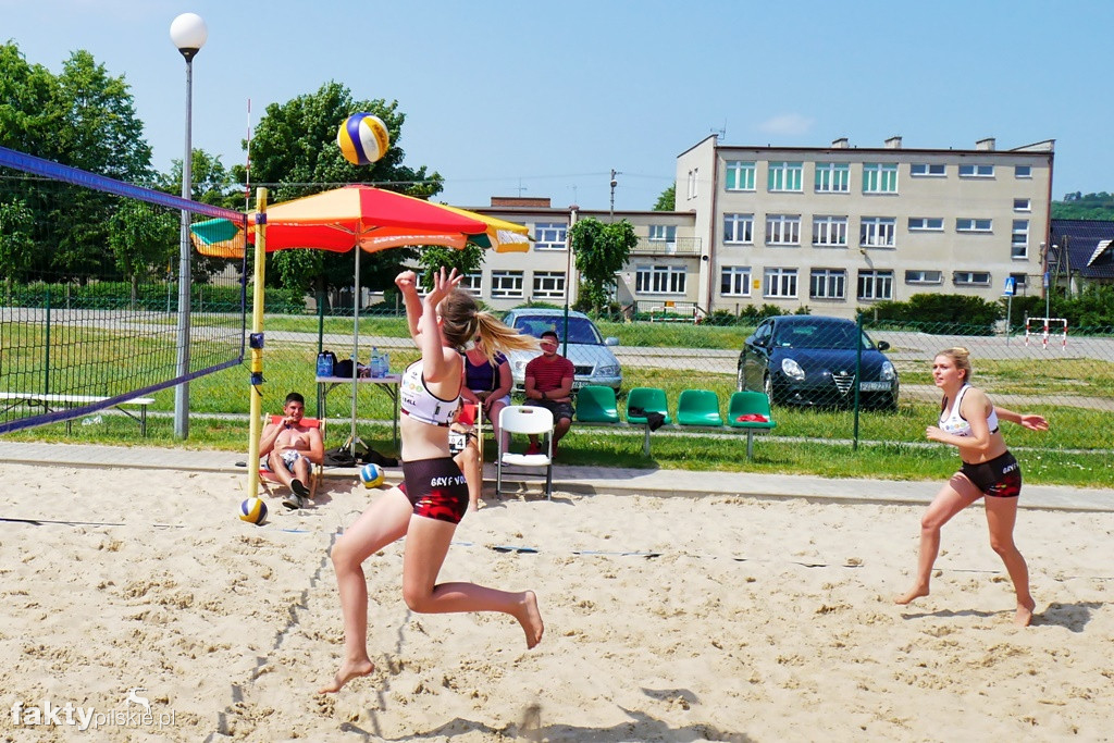 Finał siatkówki plażowej w Osieku n/Not.