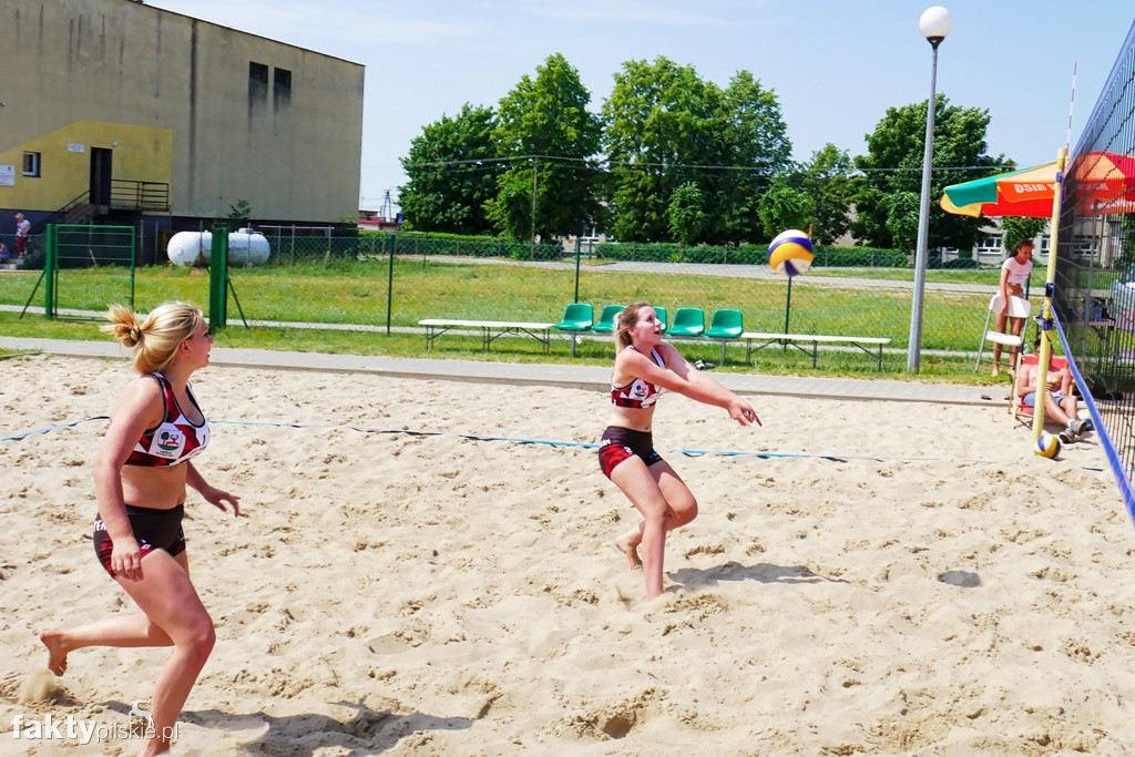 Finał siatkówki plażowej w Osieku n/Not.
