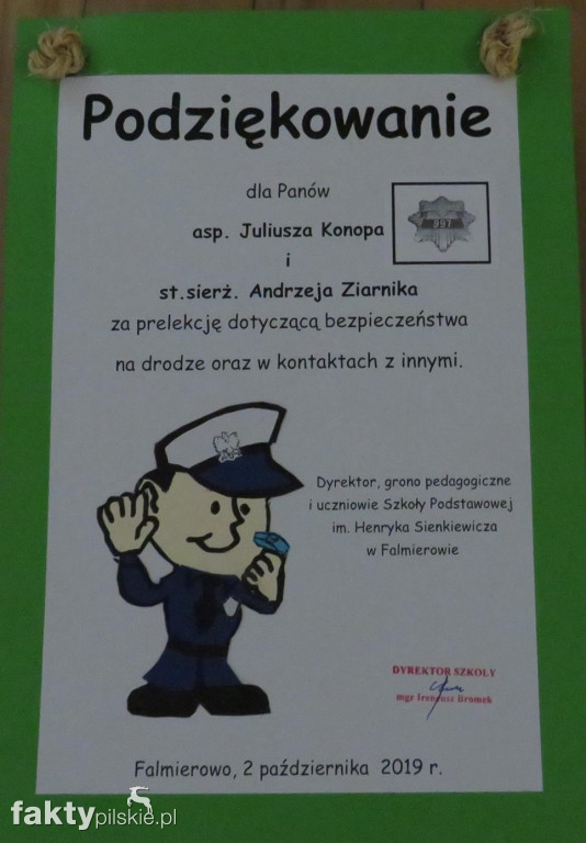 Policjanci w szkole w Falmierowie