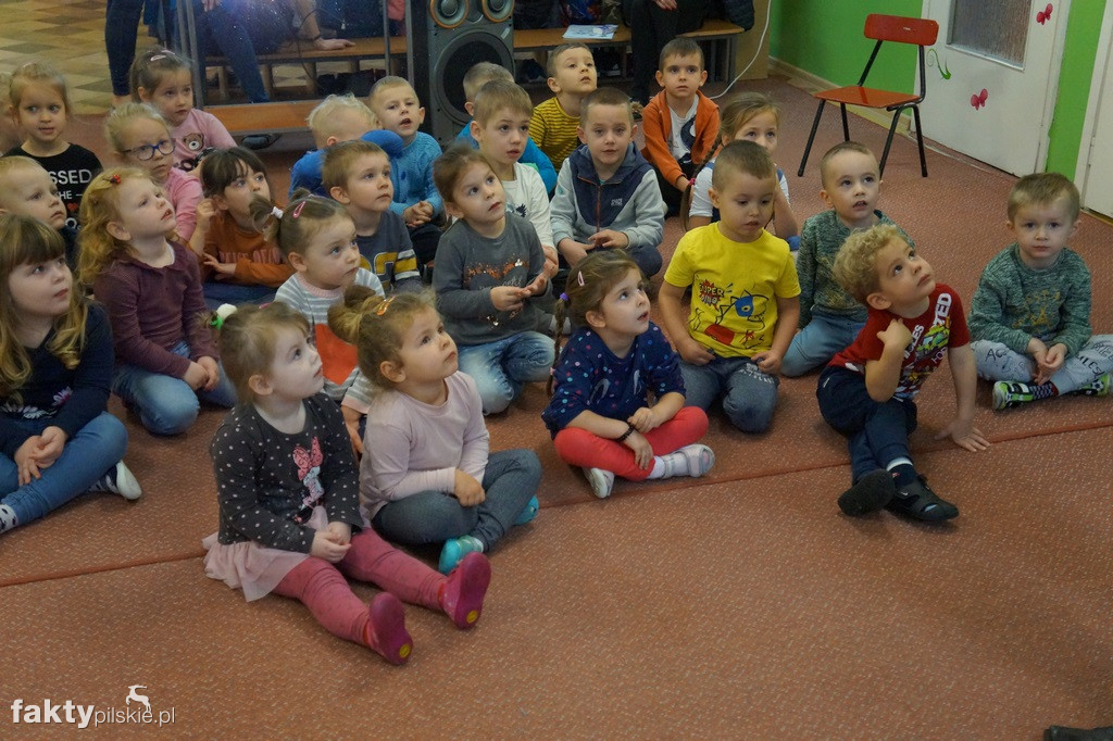 Górnik naftowy u przedszkolaków