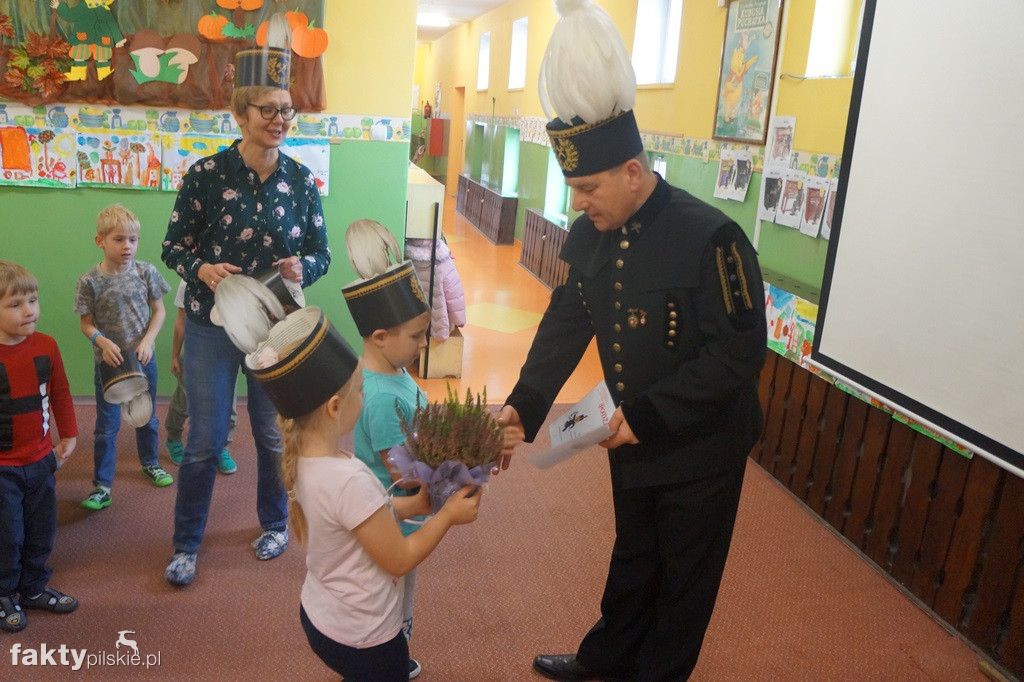 Górnik naftowy u przedszkolaków