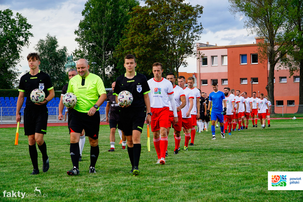 Mecz Powiat Pilski i Przyjaciele vs MKP 1999 Piła