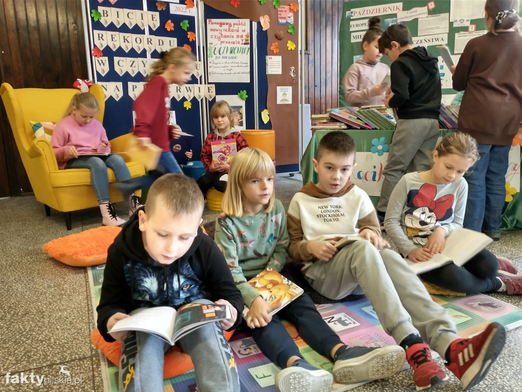 W Miasteczku bili rekord w czytaniu na przerwie