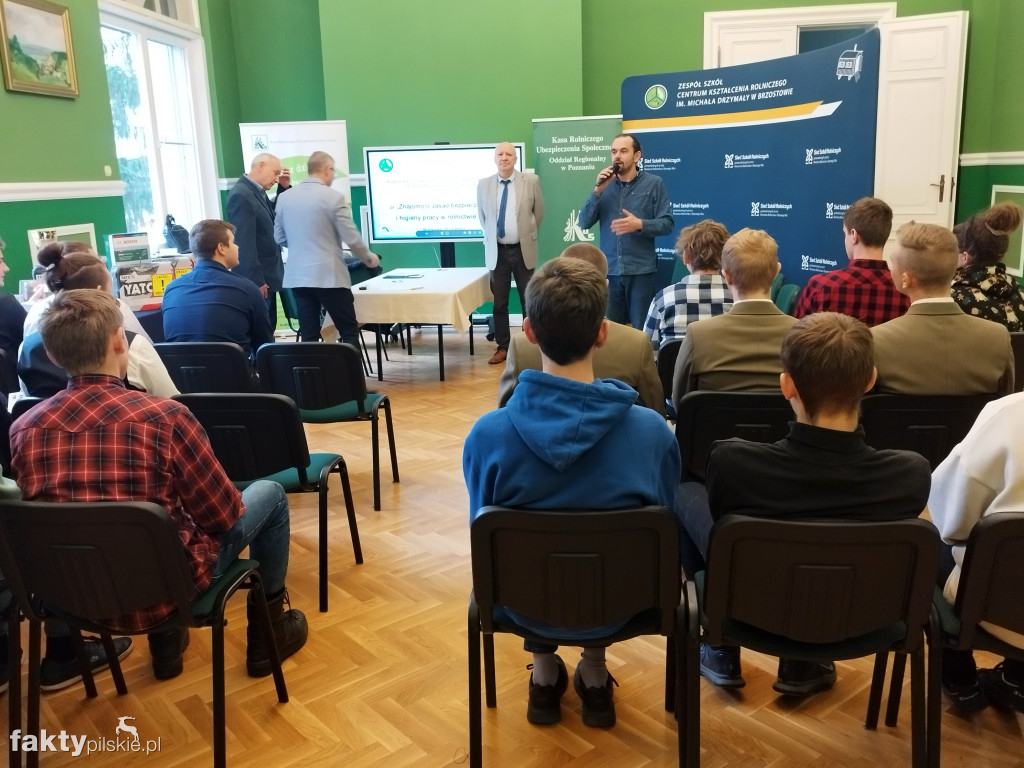 ZSCKR w Brzostowie: Znajomość zasad bhp w rolnictwie