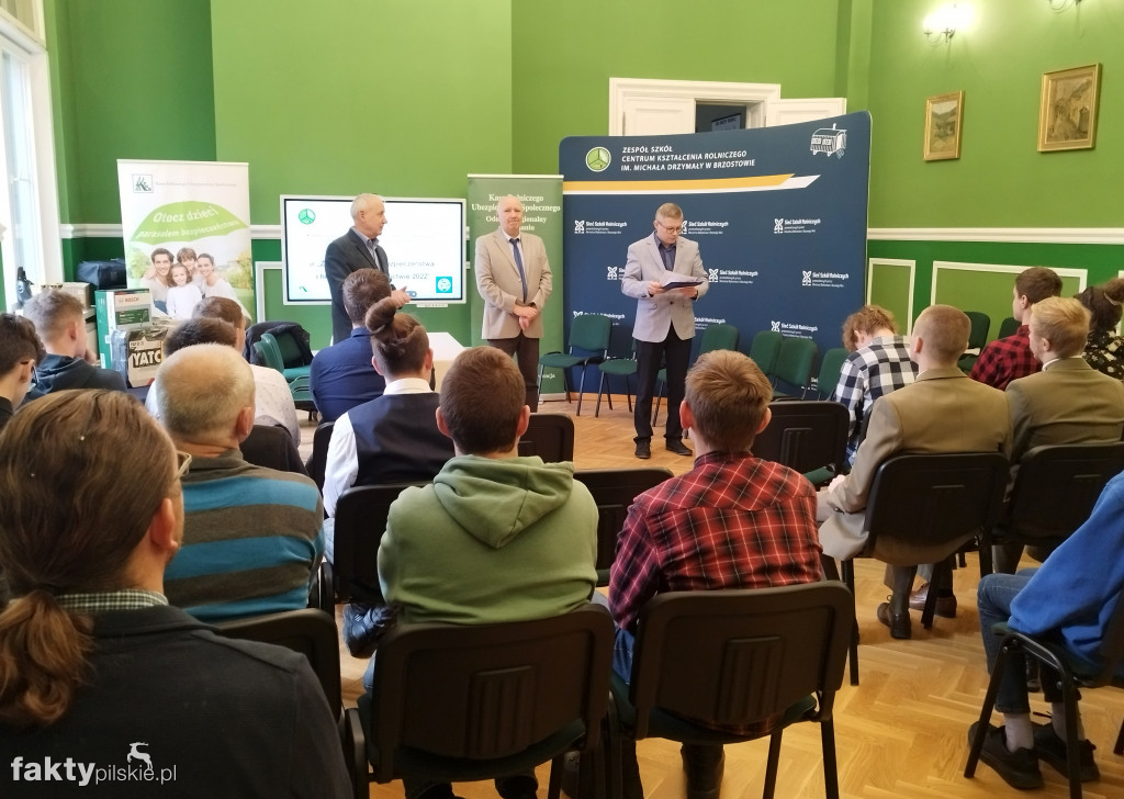 ZSCKR w Brzostowie: Znajomość zasad bhp w rolnictwie