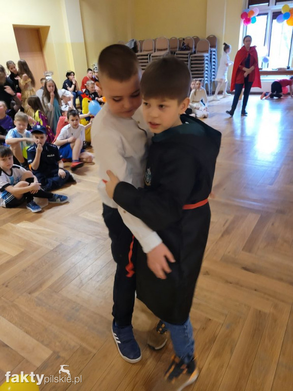 Bal kostiumowy w szkole w Wyrzysku