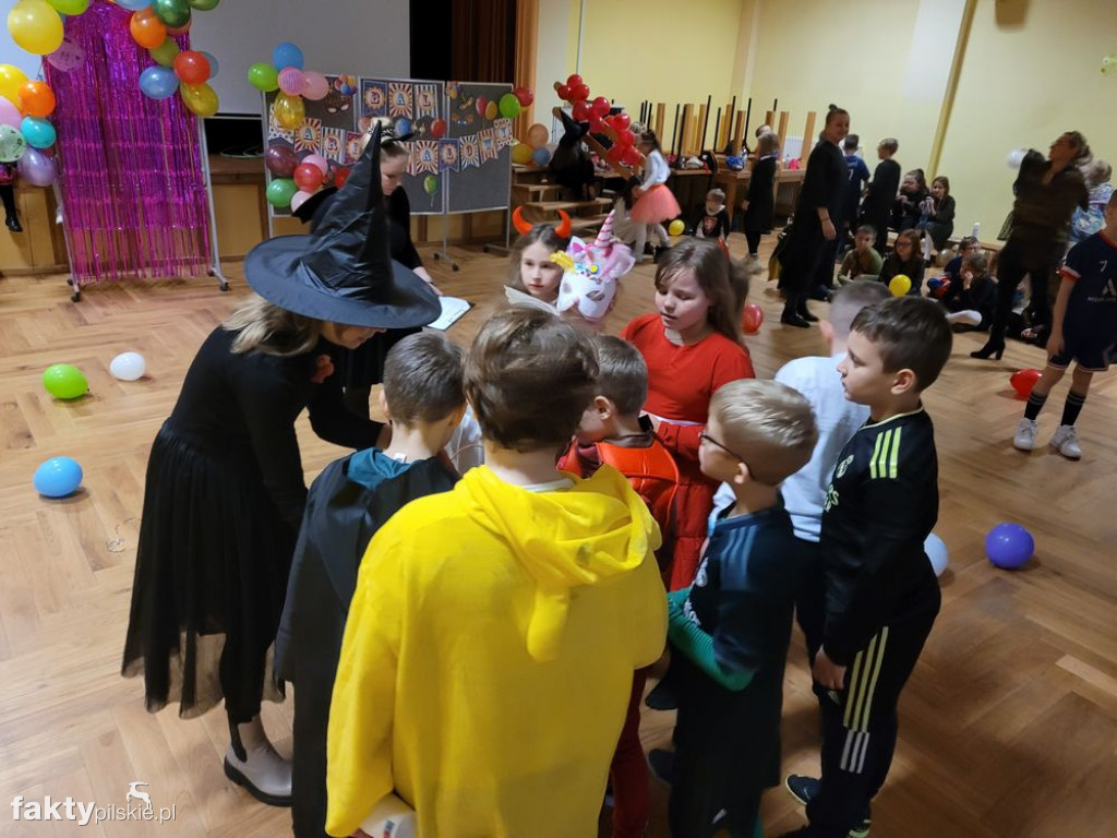 Bal kostiumowy w szkole w Wyrzysku