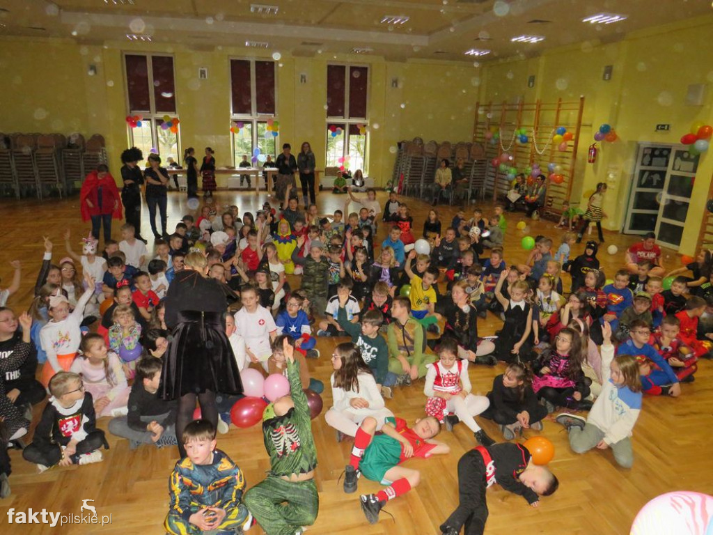Bal kostiumowy w szkole w Wyrzysku
