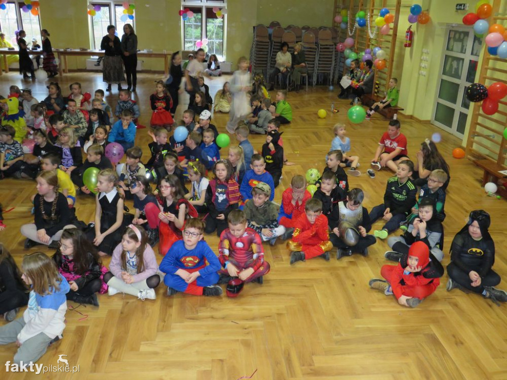 Bal kostiumowy w szkole w Wyrzysku