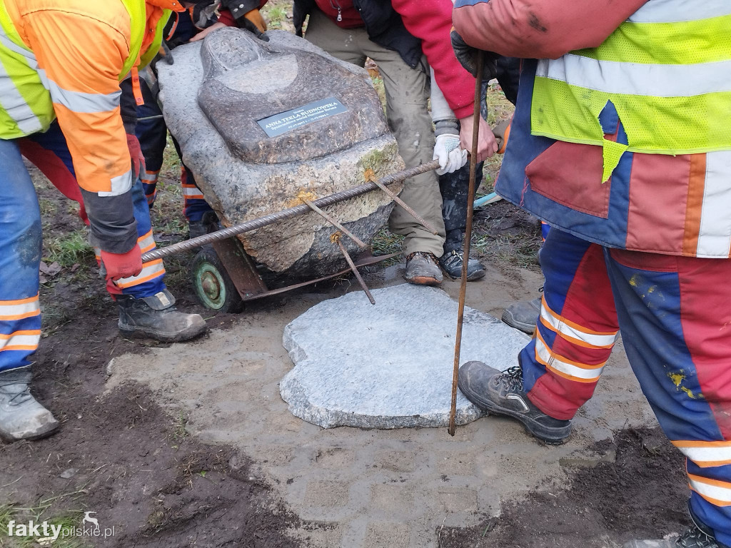 Obelisk śp. Siostry Anny Tekli Budnowskiej