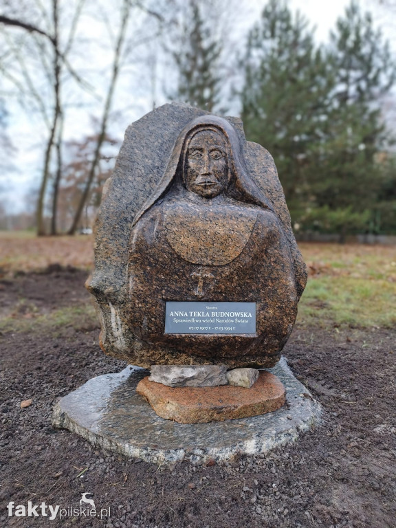 Obelisk śp. Siostry Anny Tekli Budnowskiej