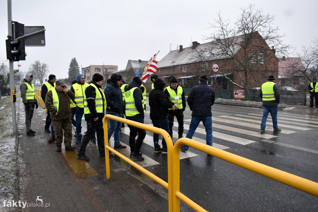 Blokada drogi K10 w Kosztowie