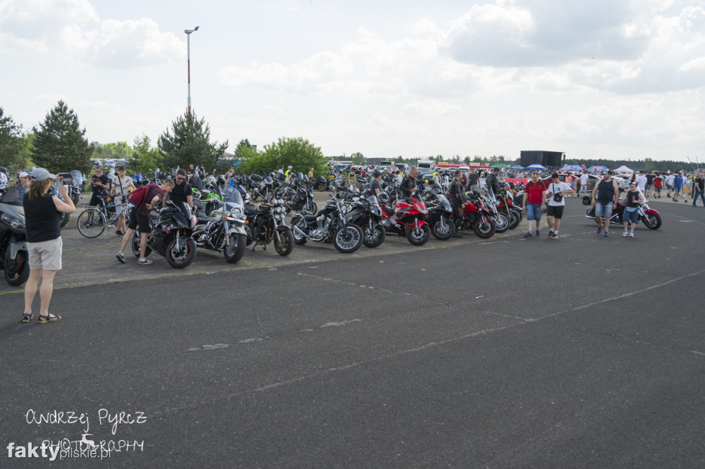 Air Moto Show w Pile