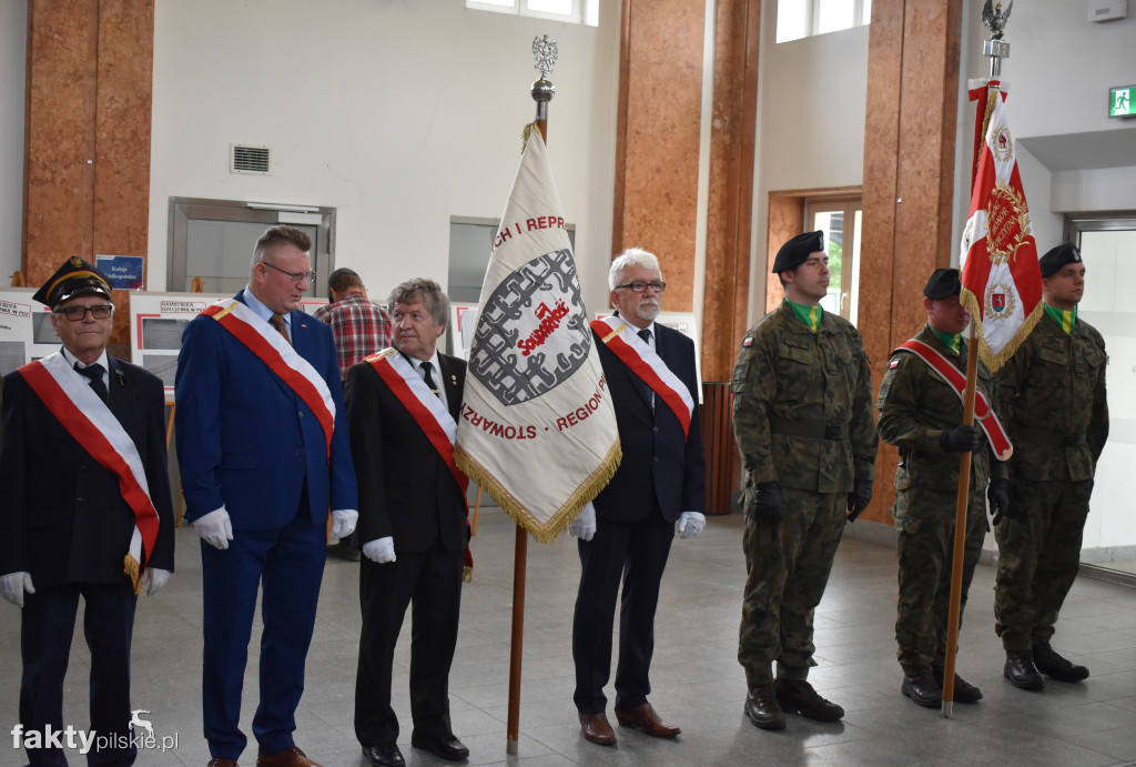 Odsłonięcie tablicy upamiętniającej ofiary katastrofy kolejowej
