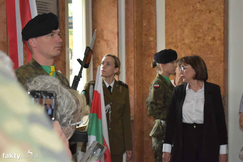 Odsłonięcie tablicy upamiętniającej ofiary katastrofy kolejowej