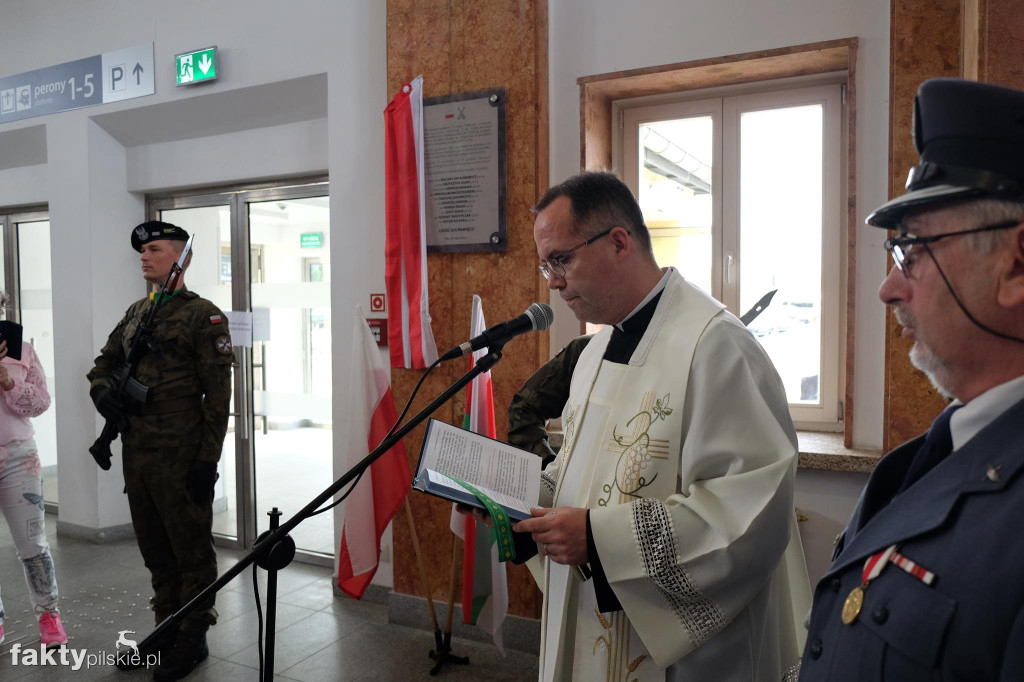 Odsłonięcie tablicy upamiętniającej ofiary katastrofy kolejowej