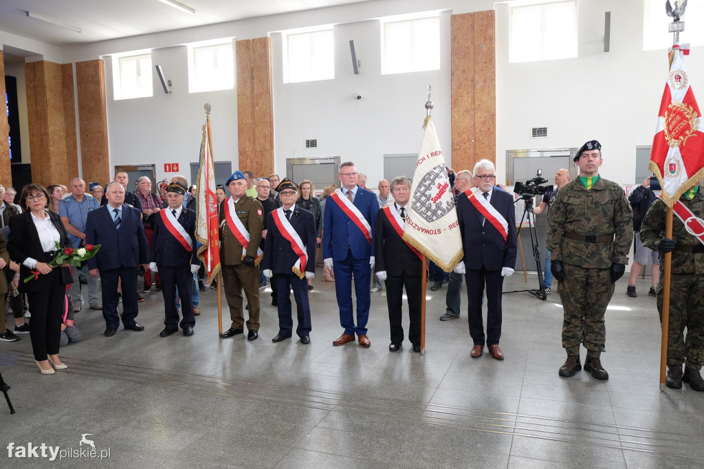 Odsłonięcie tablicy upamiętniającej ofiary katastrofy kolejowej