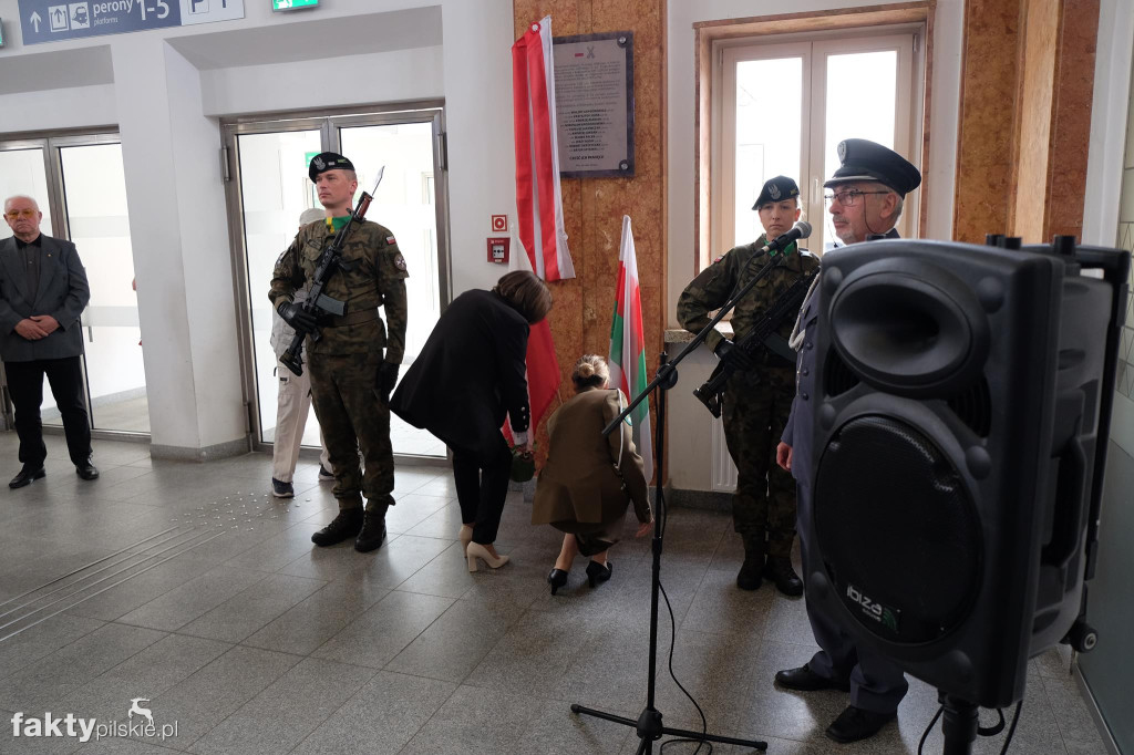 Odsłonięcie tablicy upamiętniającej ofiary katastrofy kolejowej