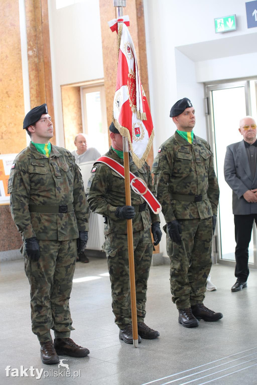 Odsłonięcie tablicy upamiętniającej ofiary katastrofy kolejowej