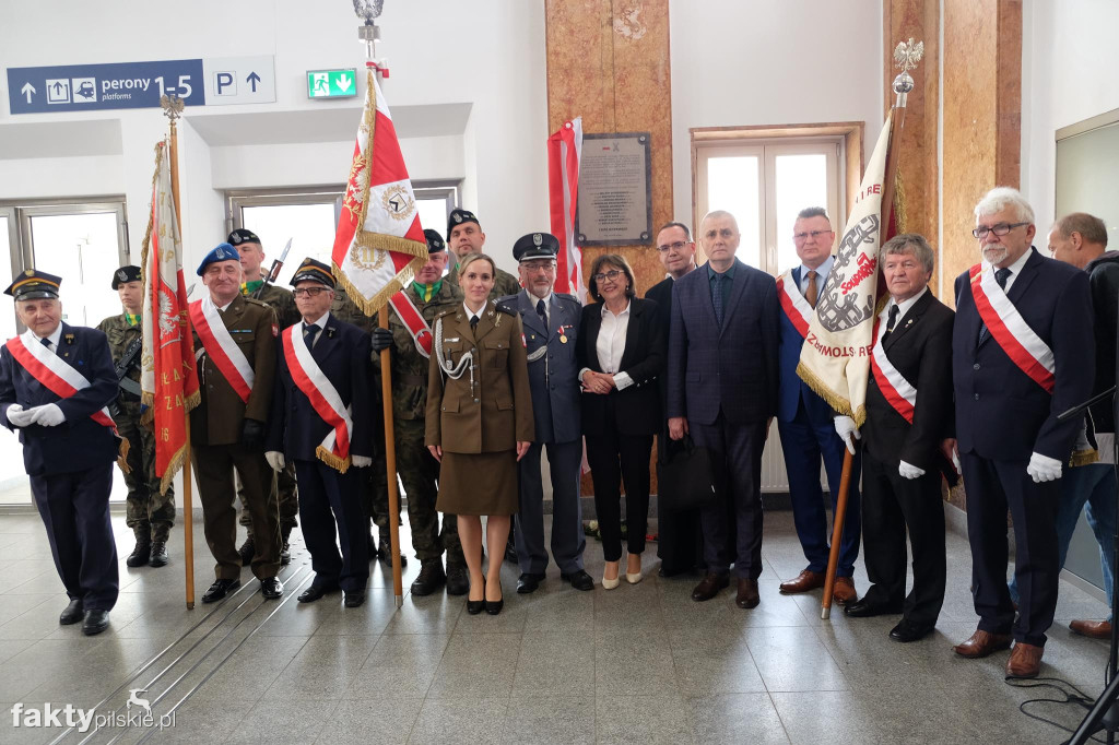 Odsłonięcie tablicy upamiętniającej ofiary katastrofy kolejowej