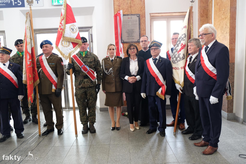Odsłonięcie tablicy upamiętniającej ofiary katastrofy kolejowej