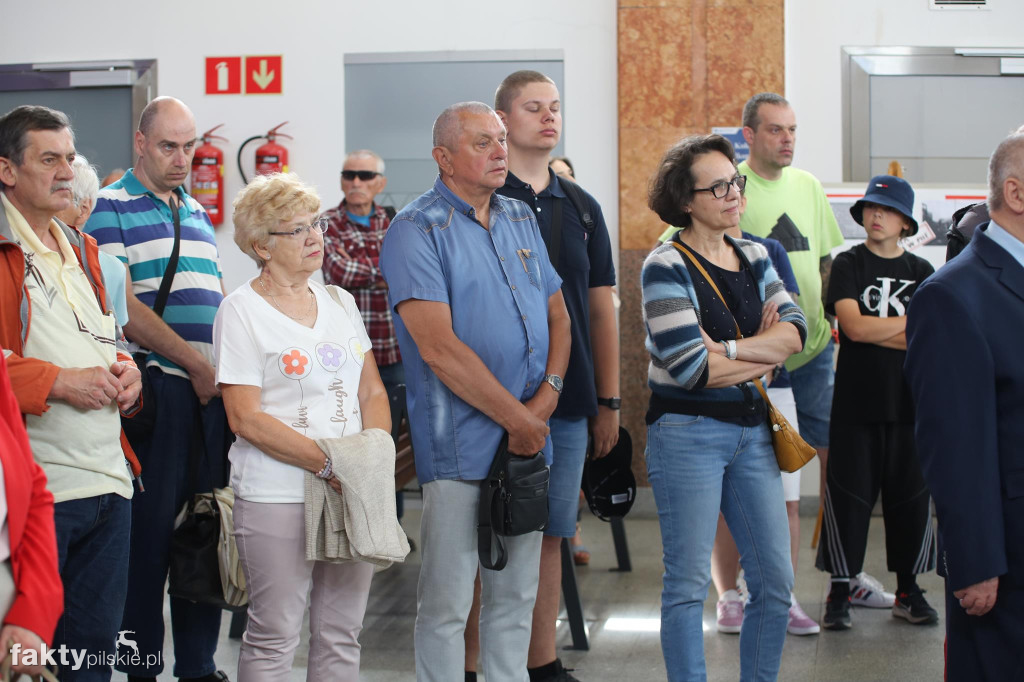 Odsłonięcie tablicy upamiętniającej ofiary katastrofy kolejowej