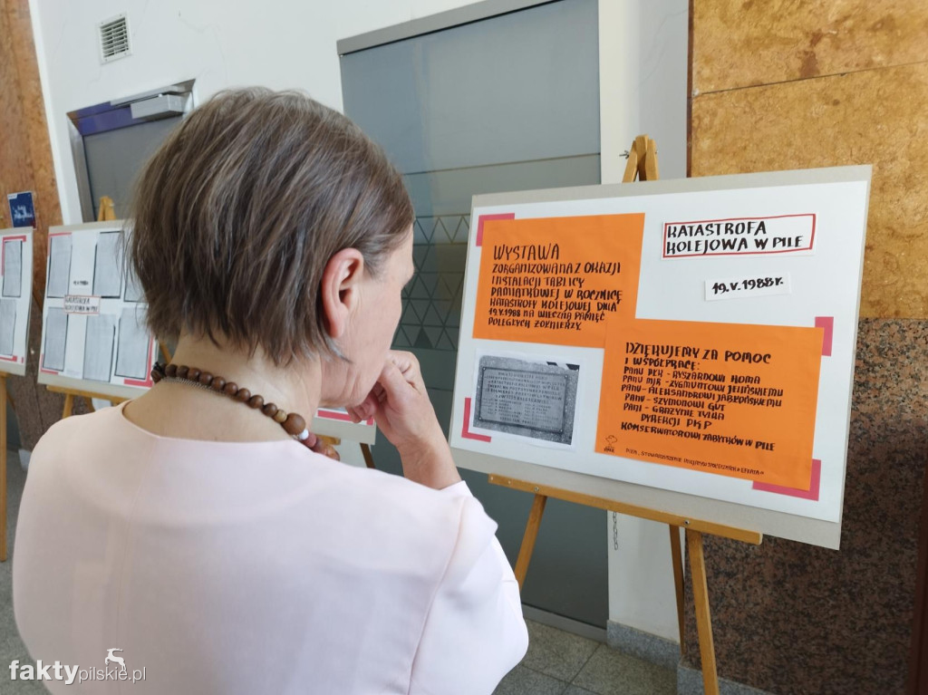 Odsłonięcie tablicy upamiętniającej ofiary katastrofy kolejowej