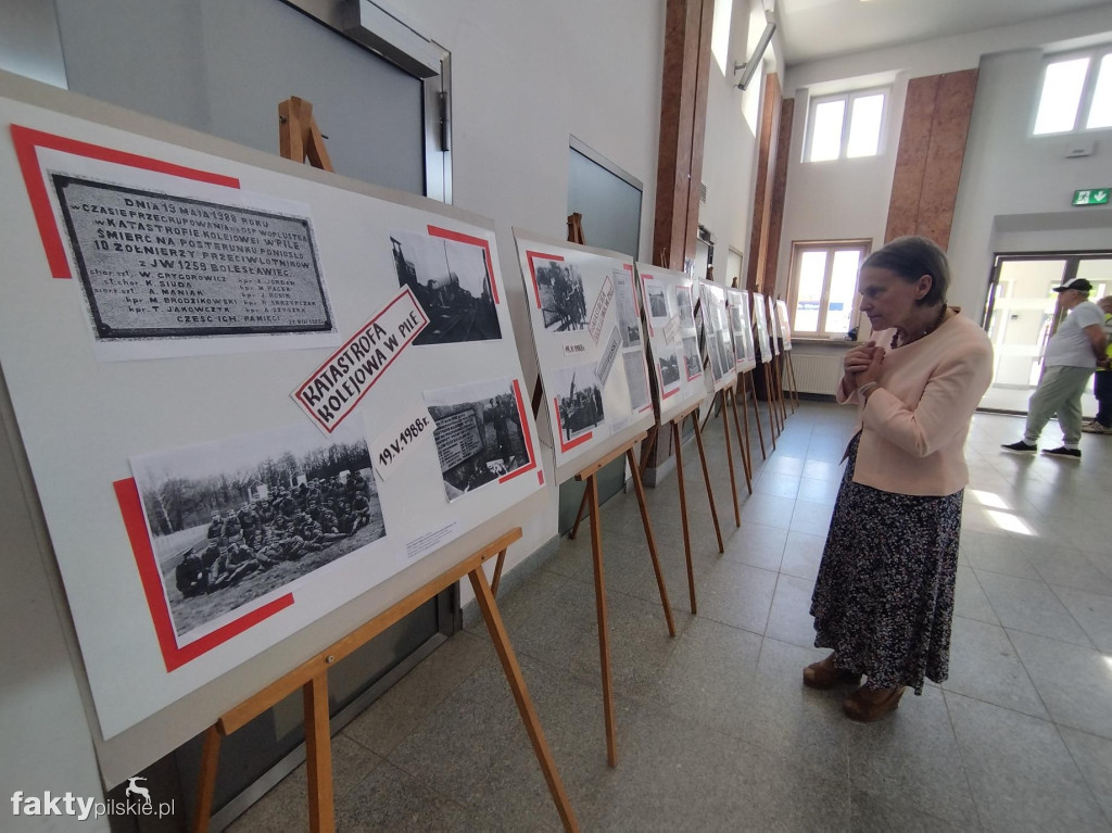 Odsłonięcie tablicy upamiętniającej ofiary katastrofy kolejowej