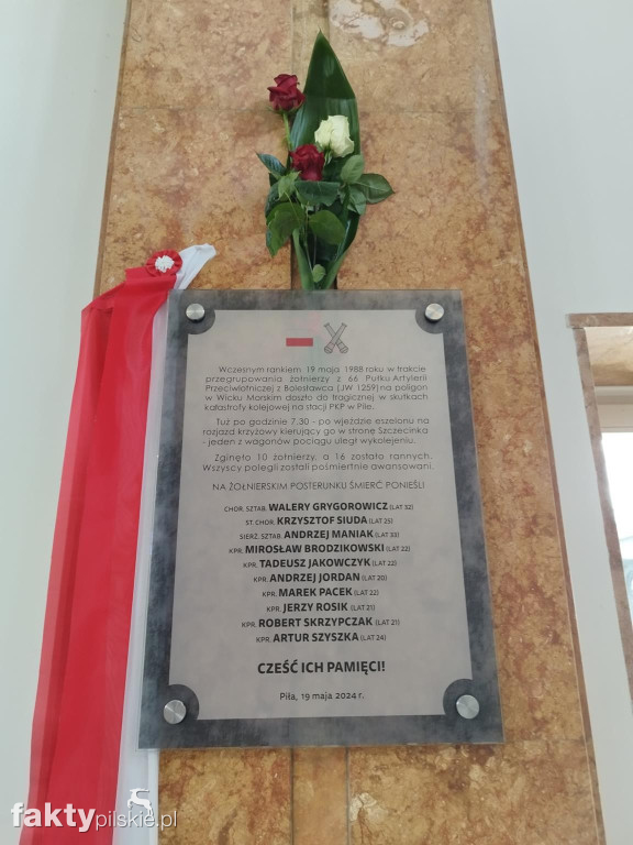 Odsłonięcie tablicy upamiętniającej ofiary katastrofy kolejowej