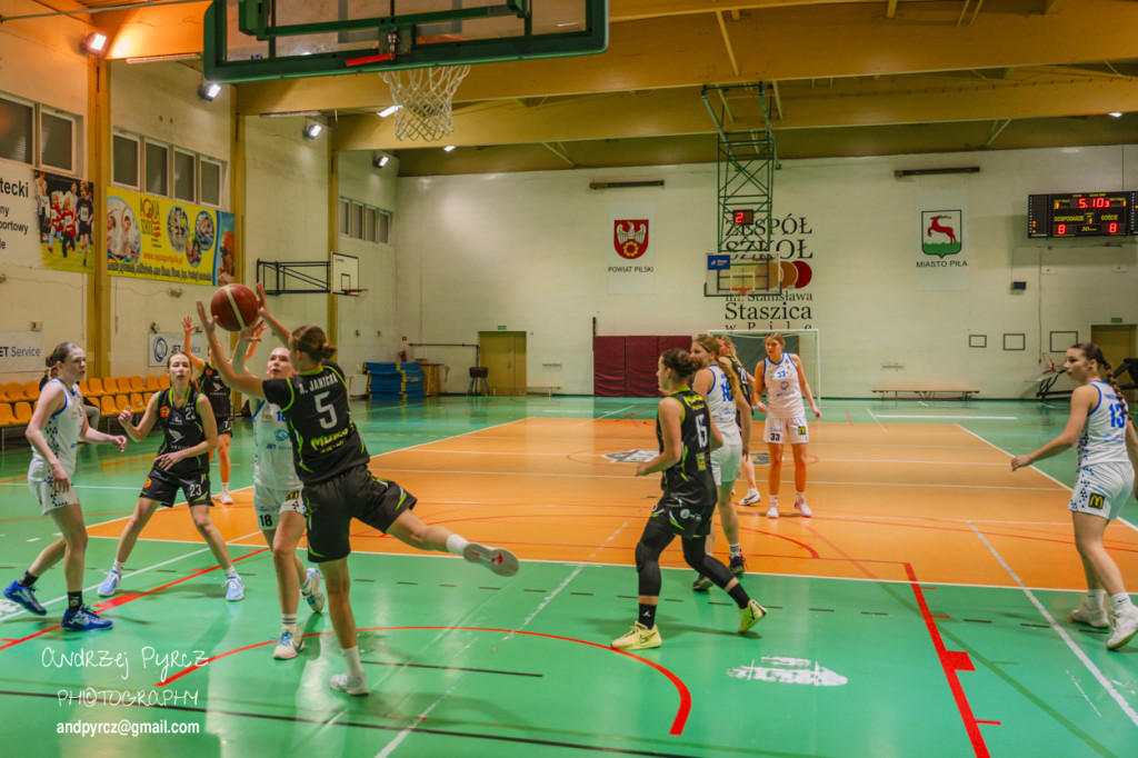 Jet Service Basket Piła vs MUKS Supravis Bydgoszcz