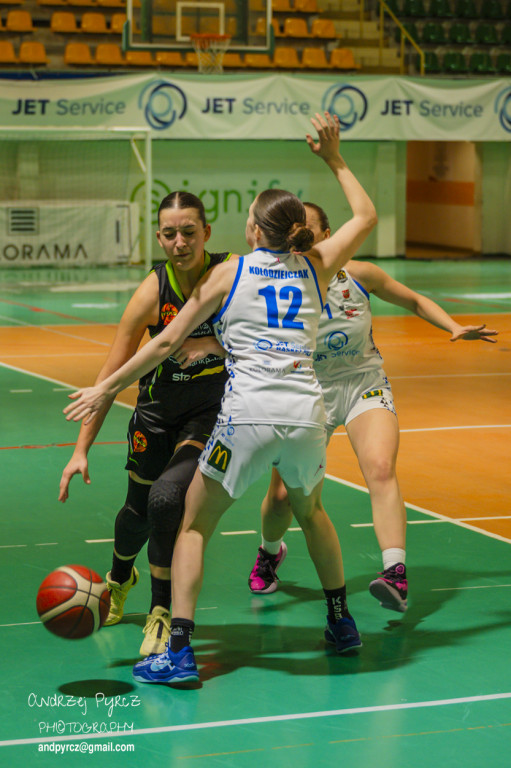 Jet Service Basket Piła vs MUKS Supravis Bydgoszcz