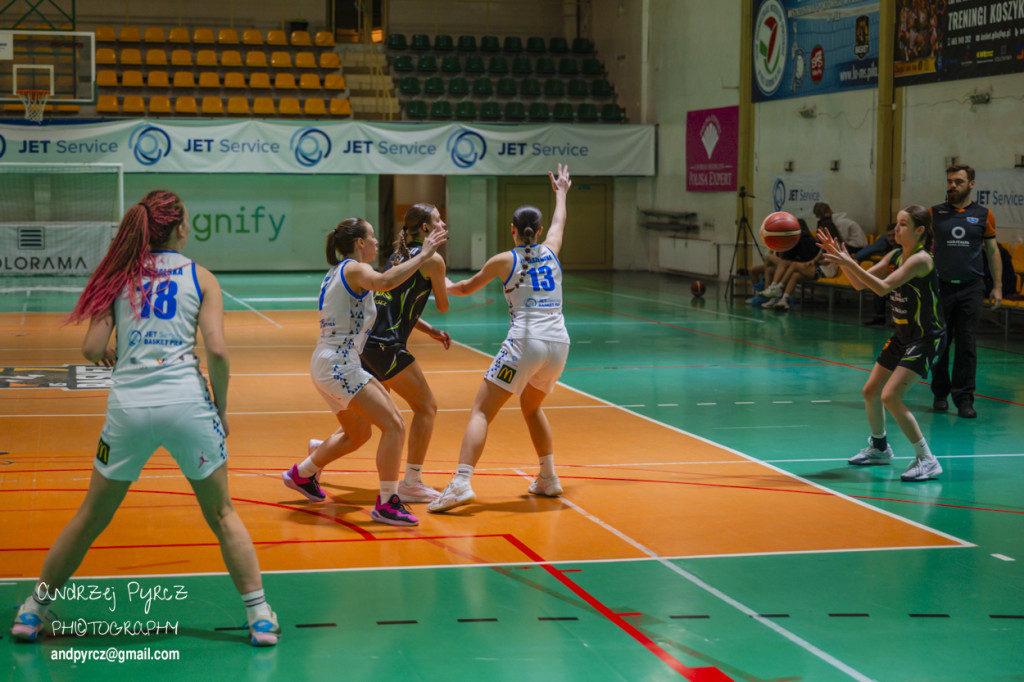 Jet Service Basket Piła vs MUKS Supravis Bydgoszcz