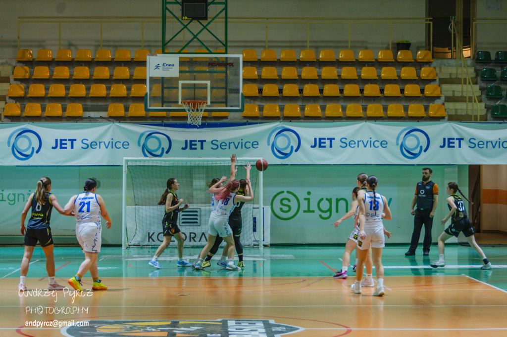 Jet Service Basket Piła vs MUKS Supravis Bydgoszcz