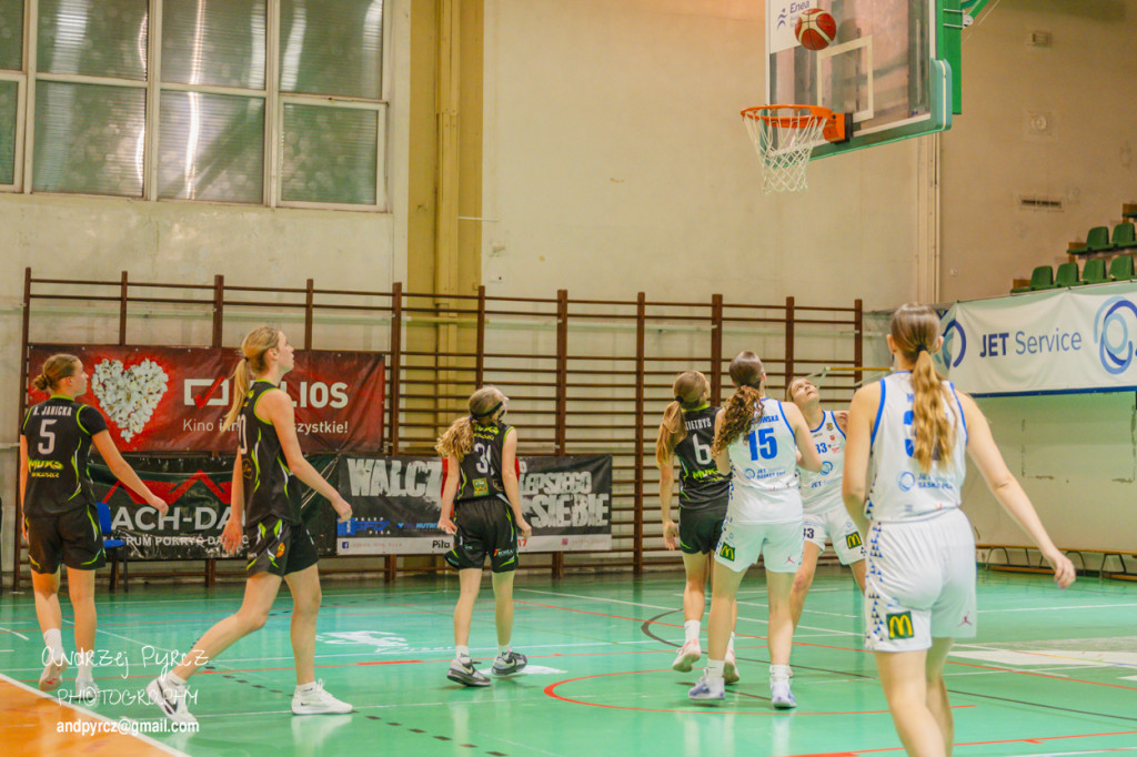 Jet Service Basket Piła vs MUKS Supravis Bydgoszcz