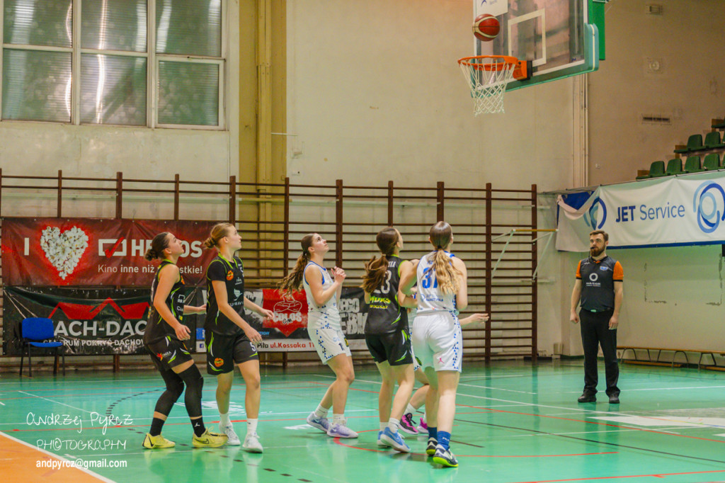 Jet Service Basket Piła vs MUKS Supravis Bydgoszcz