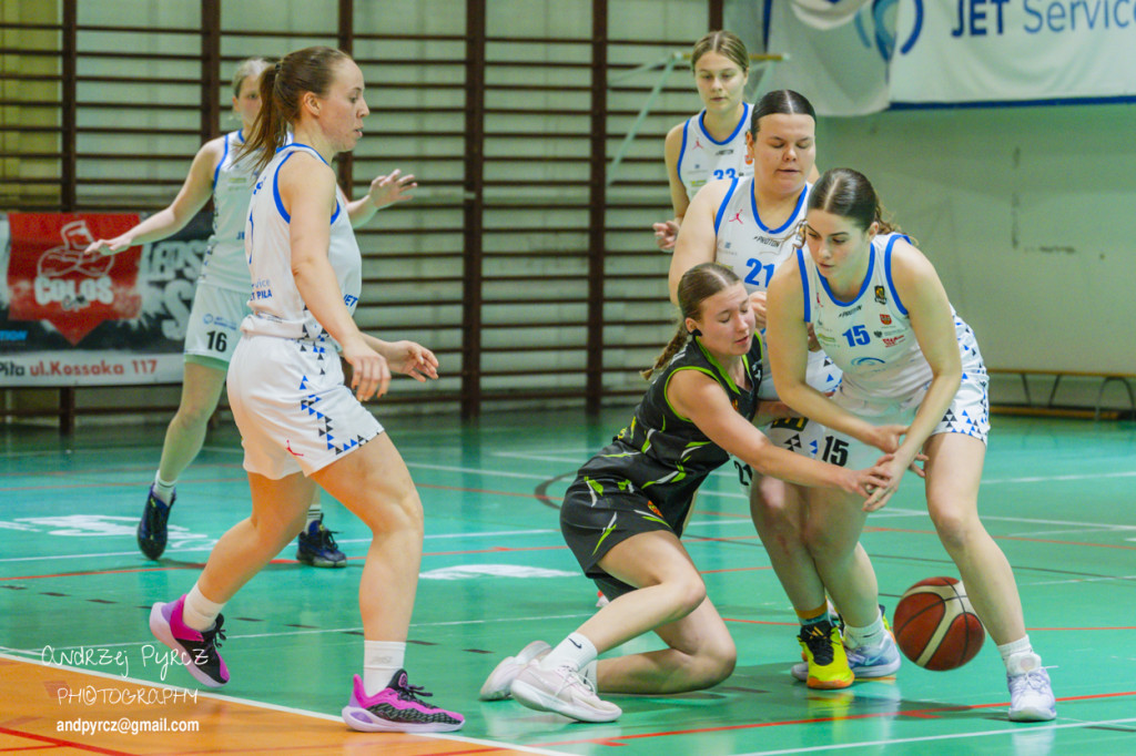 Jet Service Basket Piła vs MUKS Supravis Bydgoszcz