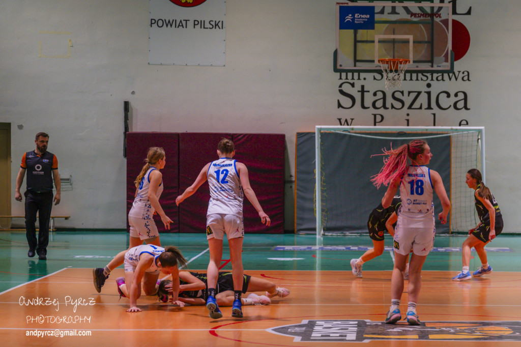 Jet Service Basket Piła vs MUKS Supravis Bydgoszcz