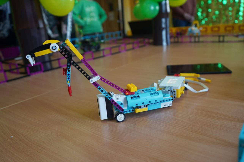 Roboty i Zwierzęta: Interaktywna Edukacja