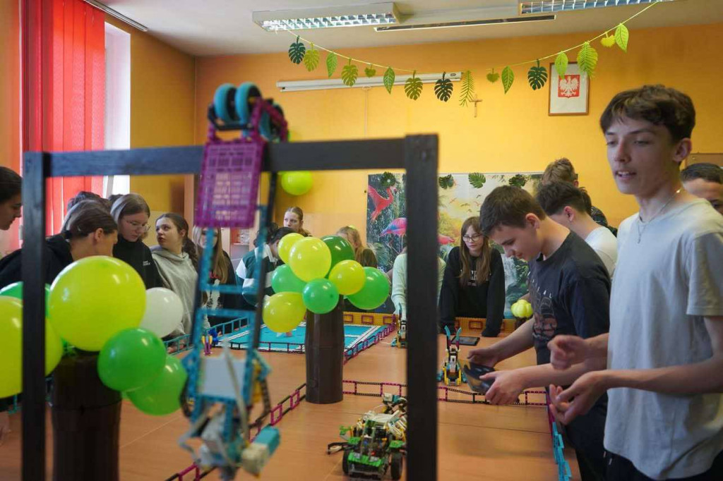 Roboty i Zwierzęta: Interaktywna Edukacja