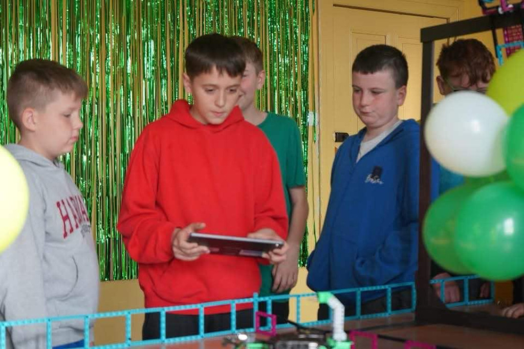 Roboty i Zwierzęta: Interaktywna Edukacja