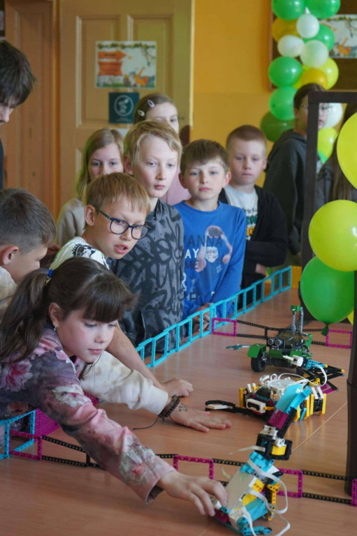 Roboty i Zwierzęta: Interaktywna Edukacja