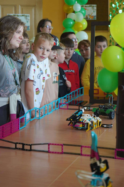 Roboty i Zwierzęta: Interaktywna Edukacja