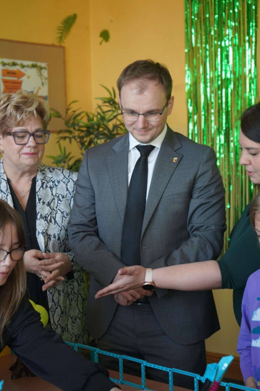 Roboty i Zwierzęta: Interaktywna Edukacja