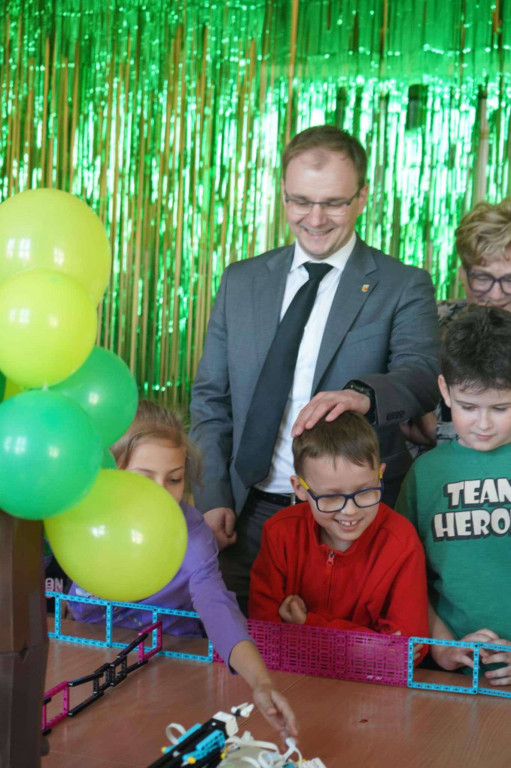 Roboty i Zwierzęta: Interaktywna Edukacja