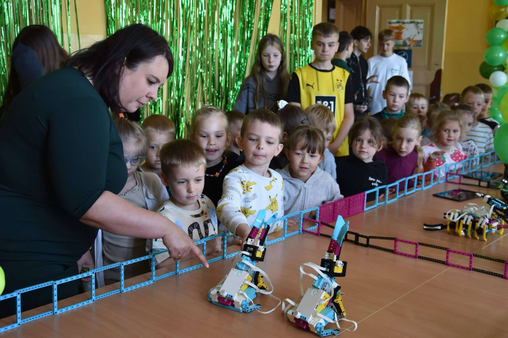 Roboty i Zwierzęta: Interaktywna Edukacja