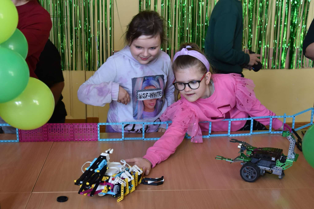 Roboty i Zwierzęta: Interaktywna Edukacja