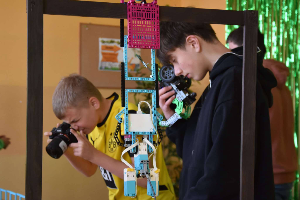 Roboty i Zwierzęta: Interaktywna Edukacja