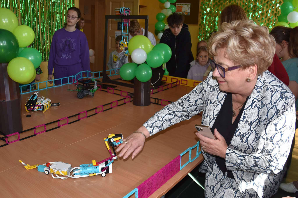 Roboty i Zwierzęta: Interaktywna Edukacja