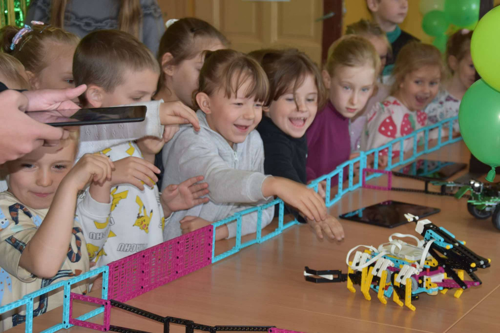 Roboty i Zwierzęta: Interaktywna Edukacja