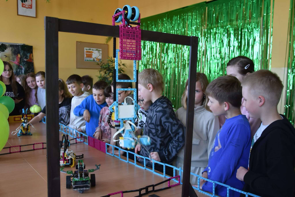 Roboty i Zwierzęta: Interaktywna Edukacja